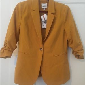Yellow blazer